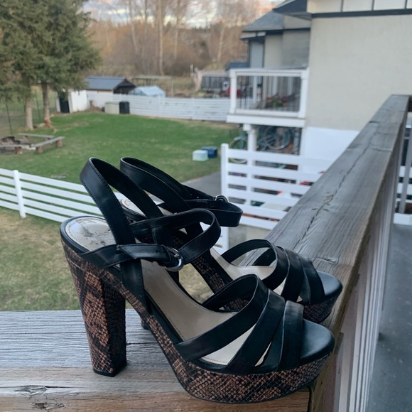 🌹MARC FISHER PLATFORM SANDALS - Picture 2 of 6